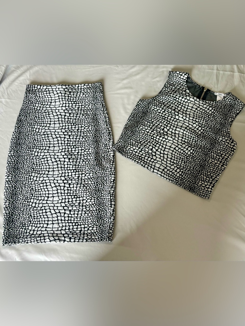 Bar III Black and White Croc-Print Set